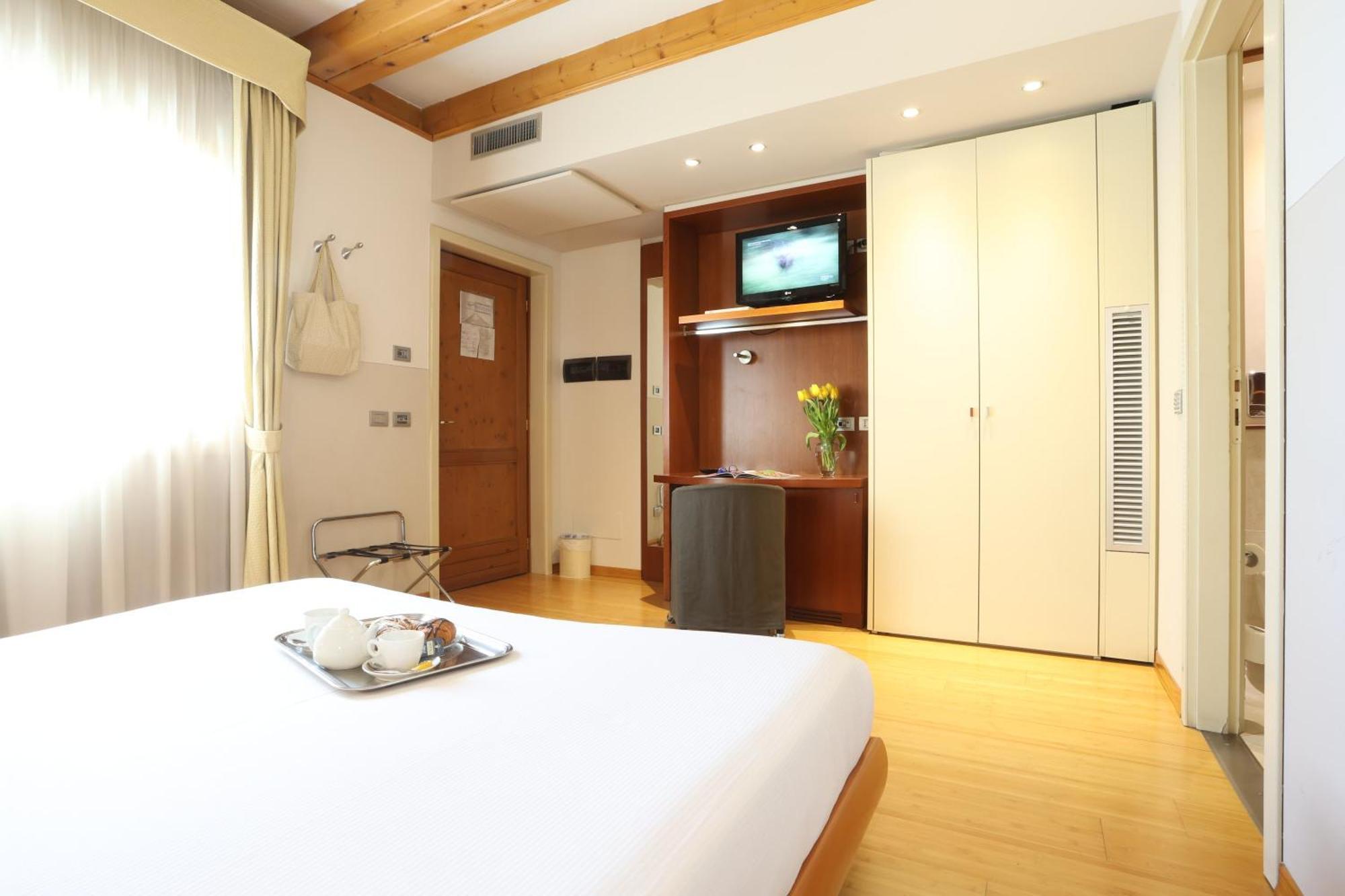 Hotel Della Torre 1850 Ponte San Marco Екстериор снимка