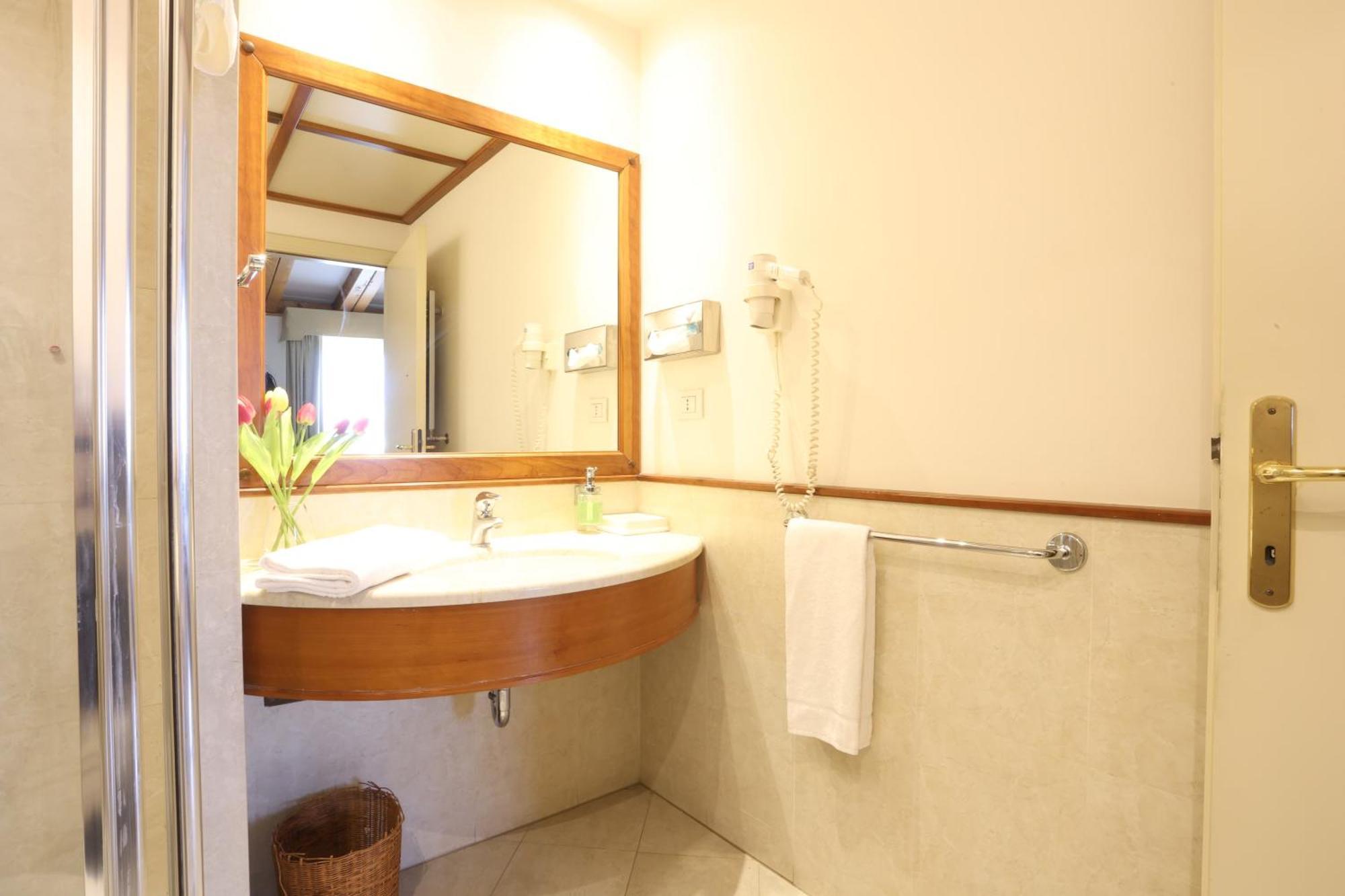 Hotel Della Torre 1850 Ponte San Marco Екстериор снимка
